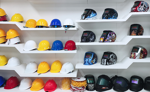 Safety Helmets for Training Workshops